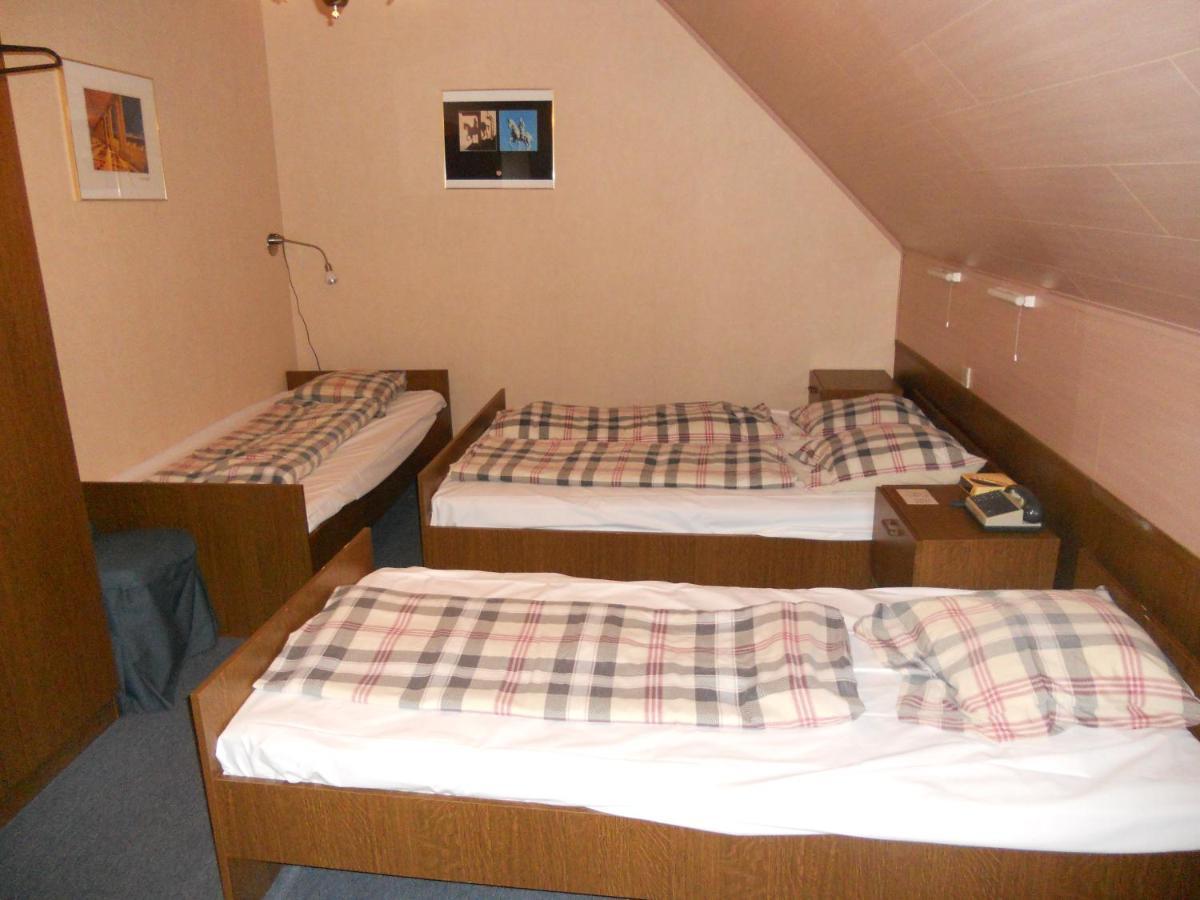 Hotel Ten Putte Gistel Exteriör bild