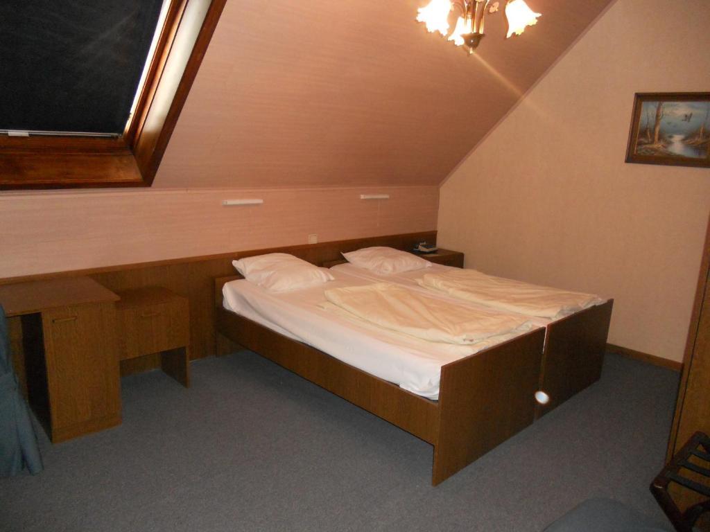 Hotel Ten Putte Gistel Rum bild