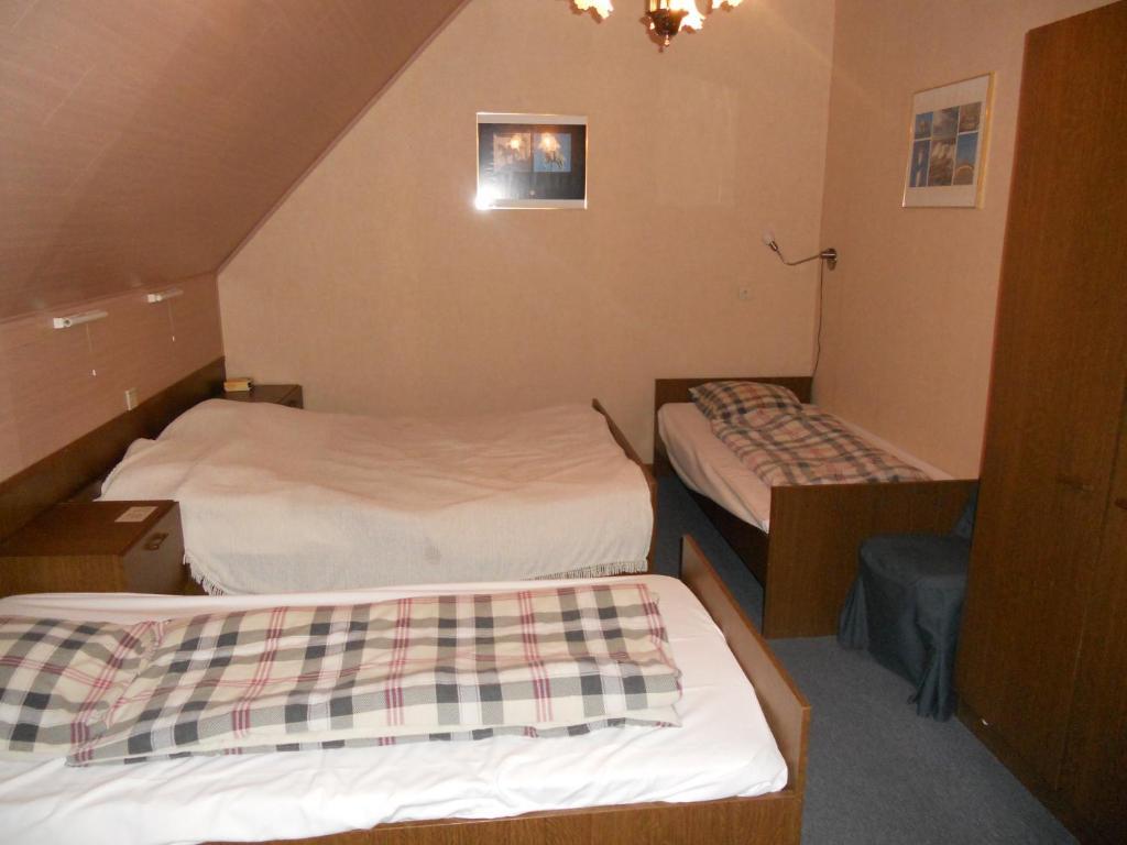 Hotel Ten Putte Gistel Rum bild